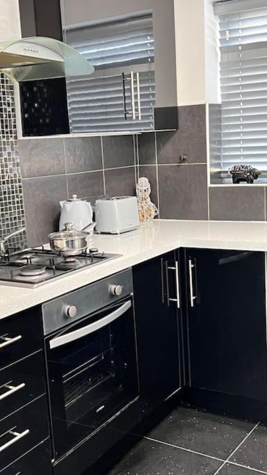 Cheerful 3 Bedroom Townhouse With Free Parking. Billericay Exterior foto