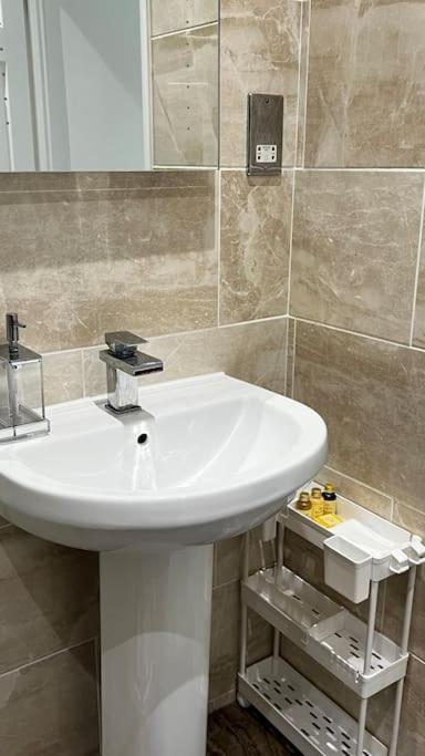 Cheerful 3 Bedroom Townhouse With Free Parking. Billericay Exterior foto